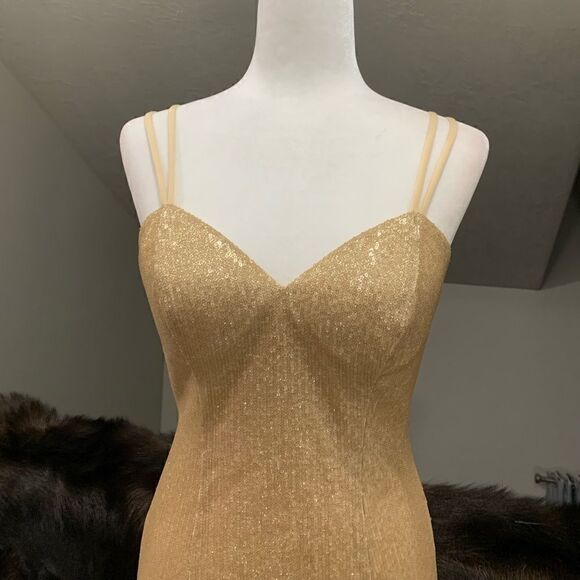 New  Sleeveless Sparkly Sequined  Evening Dress - Picture 3 of 12